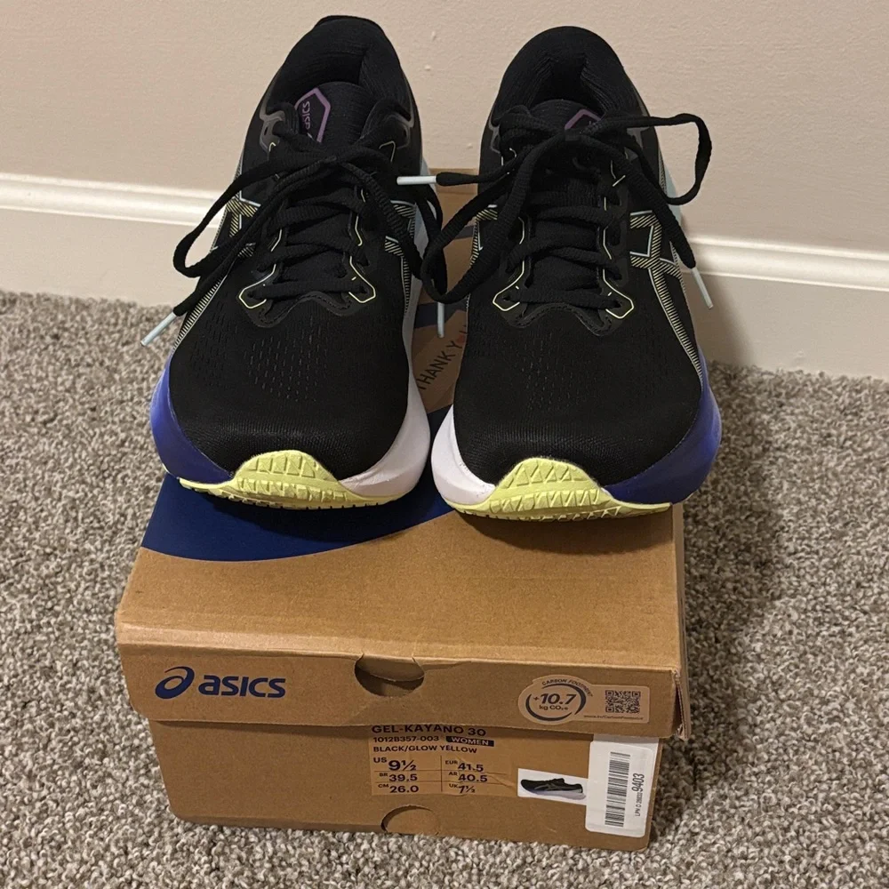 Asics Gel- Kayano 30 (Women’s 9.5) excellent condition!!🤩 - Picture 2 of 5